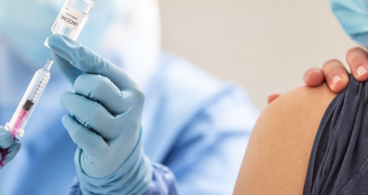 Doza 4 a vaccinului anti-COVID ar putea fi făcută peste câțiva ani.