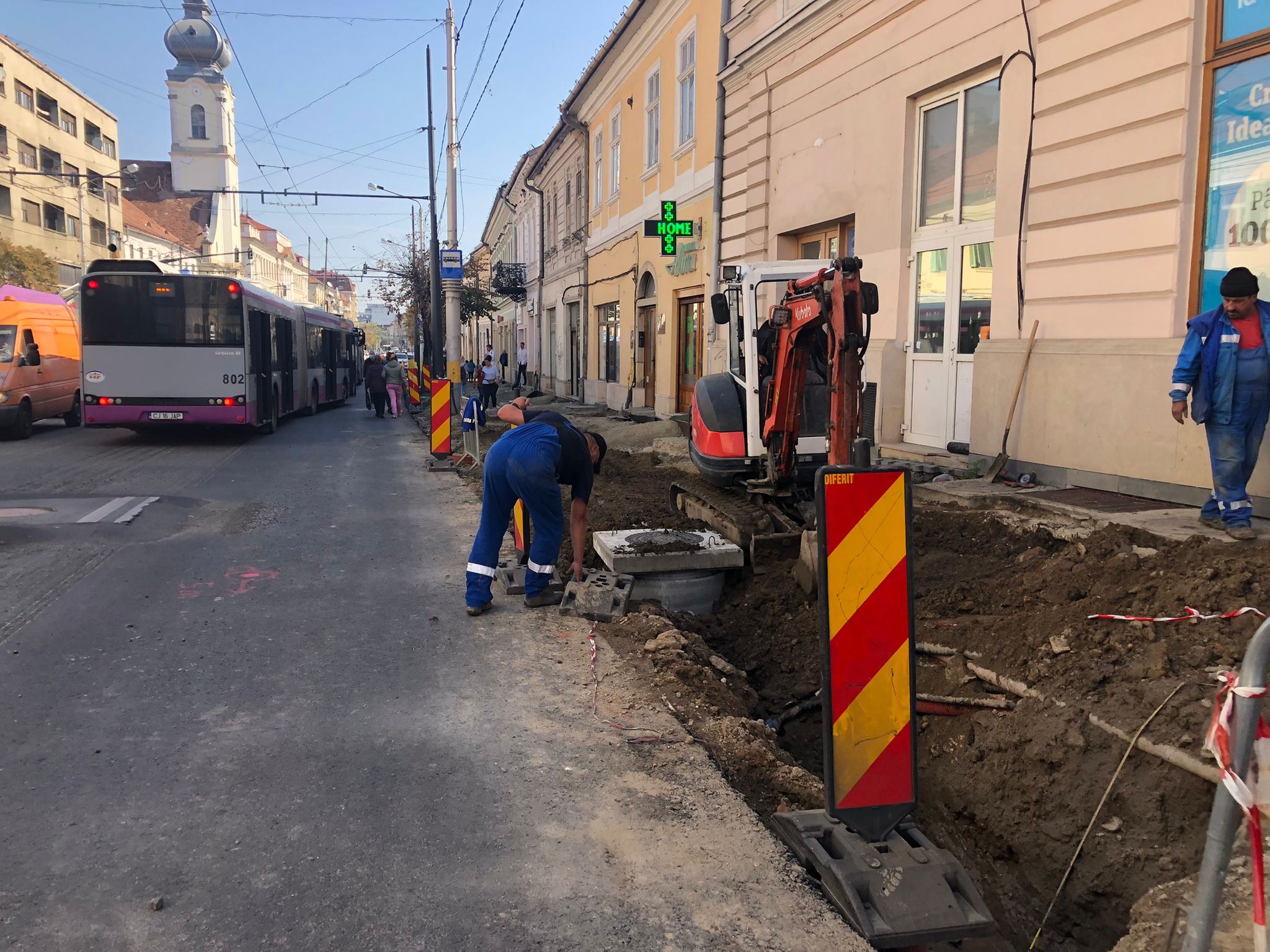 Primarul Emil Boc a lăudat lucrările desfășurate de Diferite pe Bulevardul 21 Decembrie
