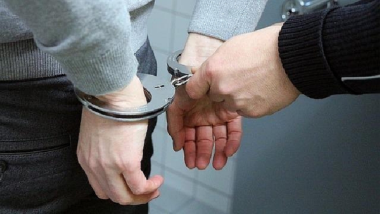 Tânărul a fost arestat pentru 30 de zile.