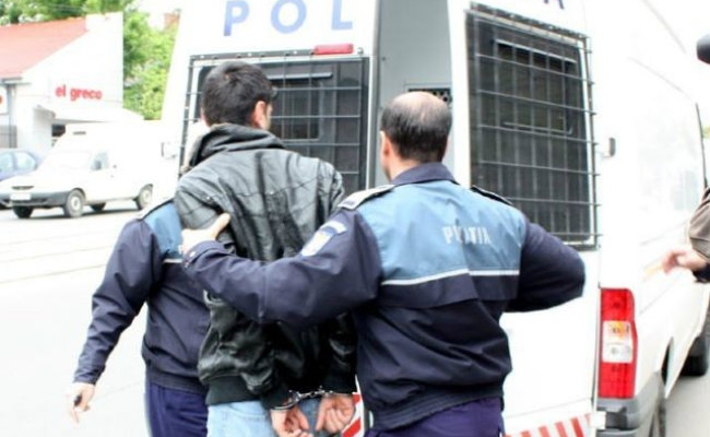 Un tânăr clujean de 24 de ani l-a atacat pe un bătrân și i-a furat 4.500 de lei.