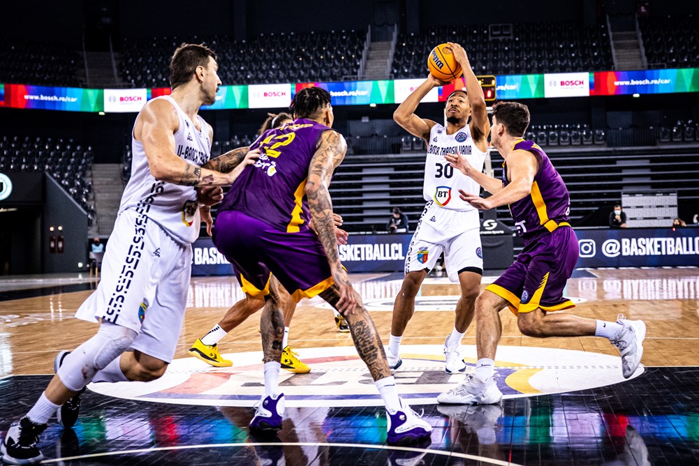Eliajah Stewart în meciul U-BT Cluj Hapoel Holon