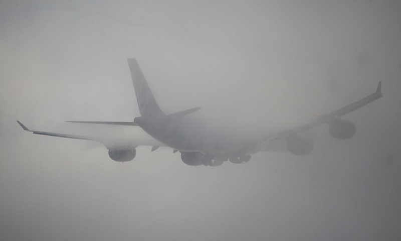Un avion s-a întors la București pentru că nu a putut ateriza la Cluj. Două zboruri anulate din cauza ceții