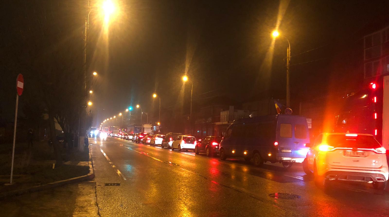 Trafic blocat pe strada Corneliu Coposu.