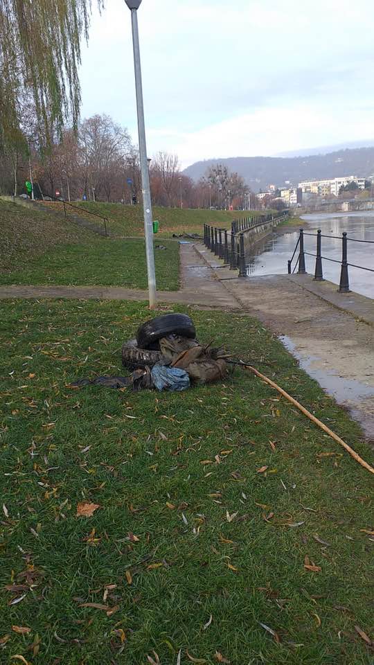 Albia Someșului a început să fie curățată de autorități