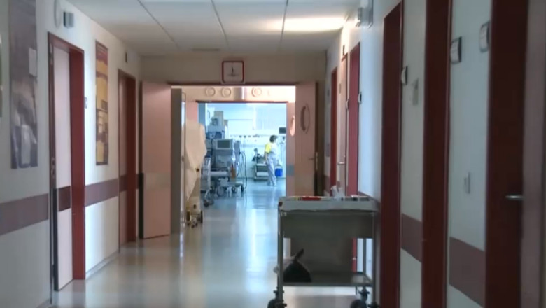 Asistenta nu era vaccinată împotriva COVID-19 și avea alte boli