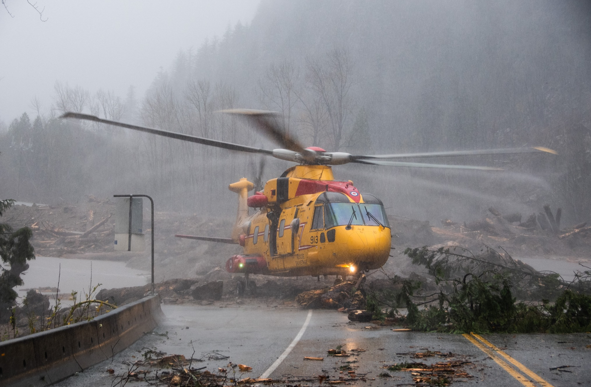 Orașul canadian Vancouver este izolat de restul lumii din cauza fenomenelor meteo extreme/ foto: Royal Canadian Air Force