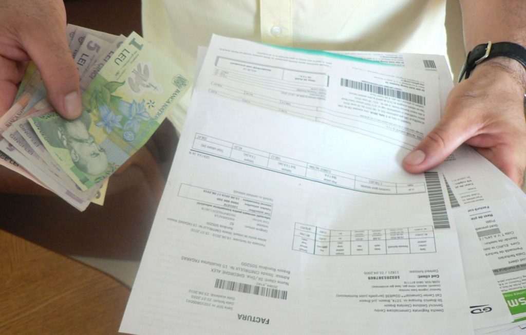Românii care nu au primit factură la energie electrică în luna noiembrie să se aștepte la două facturi în luna decembrie.