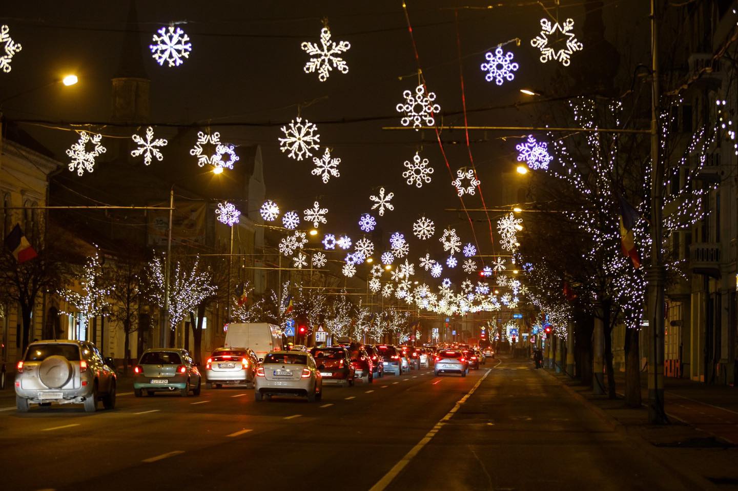 Luminițele de Crăciun au fost montate în 36 de locații din Cluj-Napoca