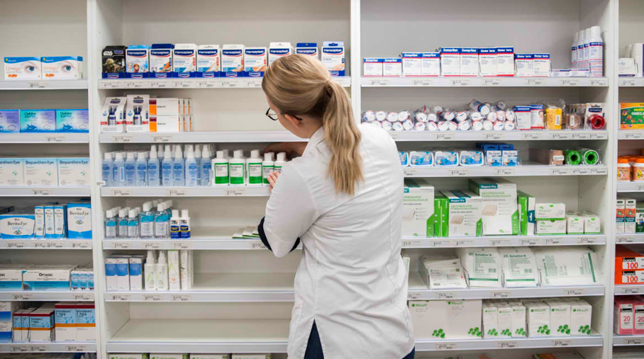 Un inspector care a HĂRȚUIT o farmacistă în Cluj-Napoca primește închisoare cu amânare. Are de plătit daune de 15.000 lei
