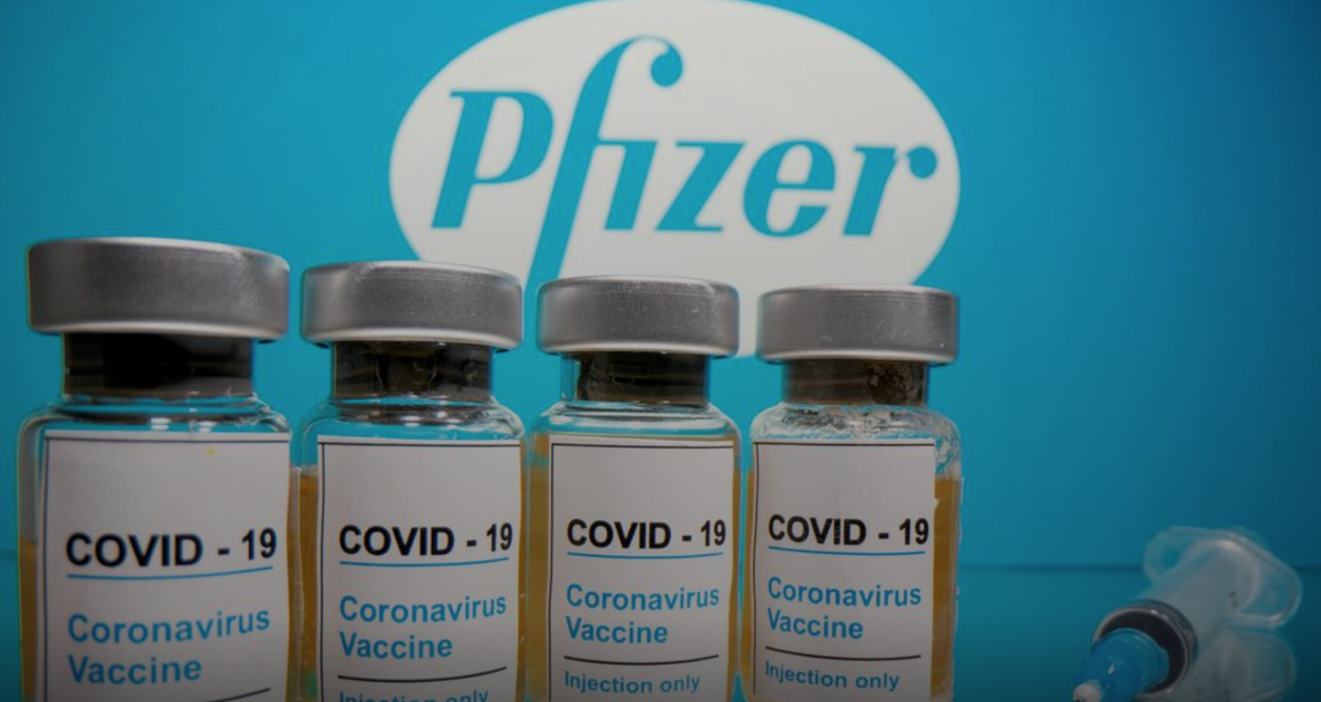 Pfizer anunță oficial că două doze nu ne protejează suficient de tulpina Omicron