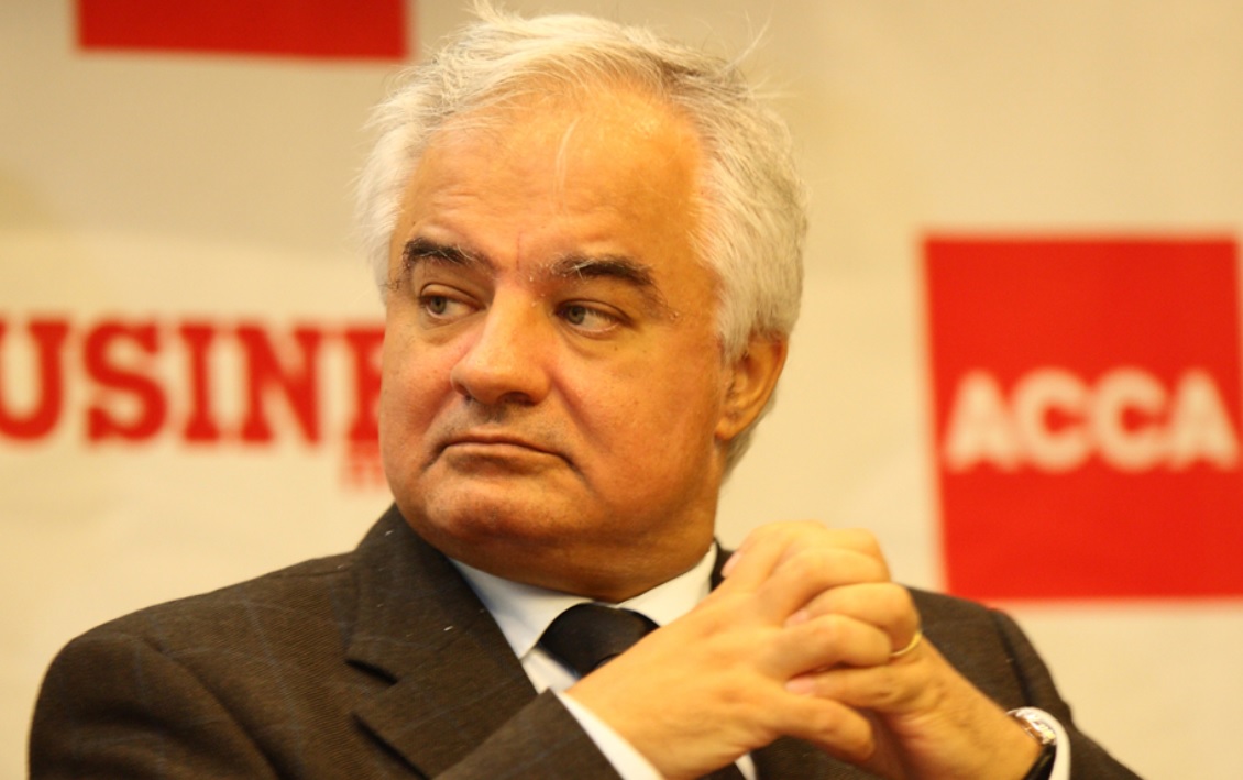 Director BNR: „Clasa politică slab alfabetizată. Termină liceul la 40 de ani și fac o facultate de care nu a auzit nimeni“