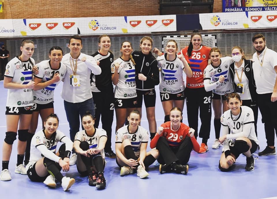 Jucătoarele Universității Cluj după un meci din Liga Florilor