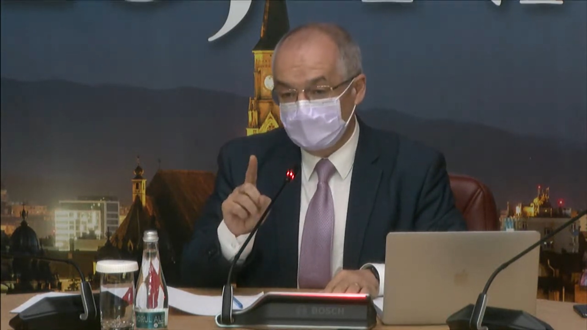 Emil Boc nu susține oprirea construcțiilor în tot orașul