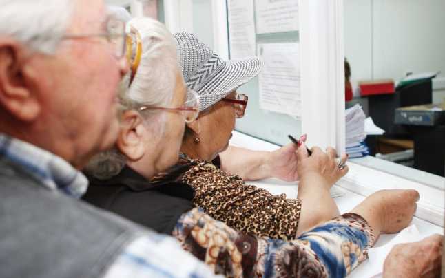 Ajutor de la Guvern pentru pensionari.