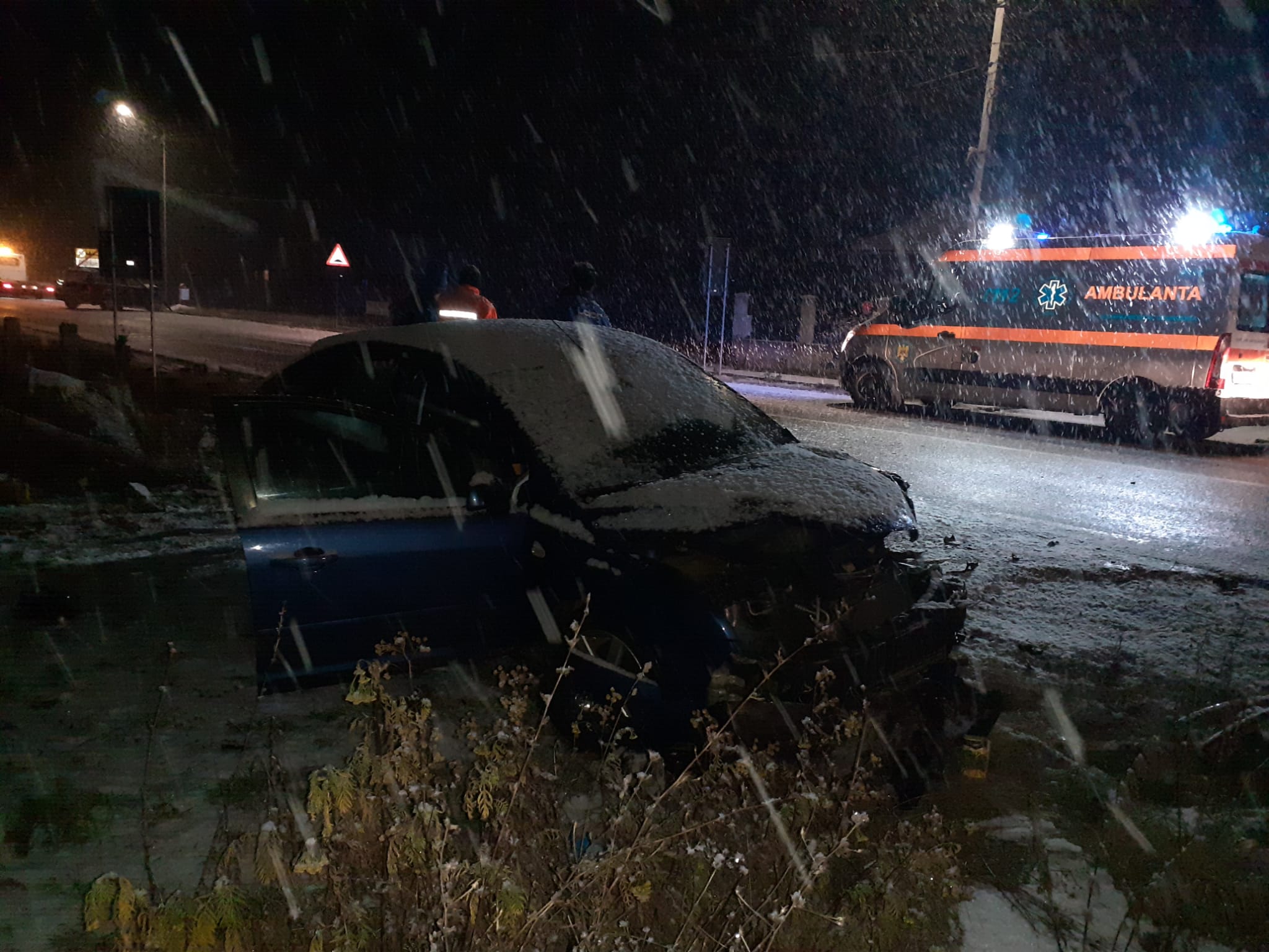 Accident GRAV în Câțcău. Un tânăr de 20 de ani a pierdut controlul volanului și a lovit altă mașină