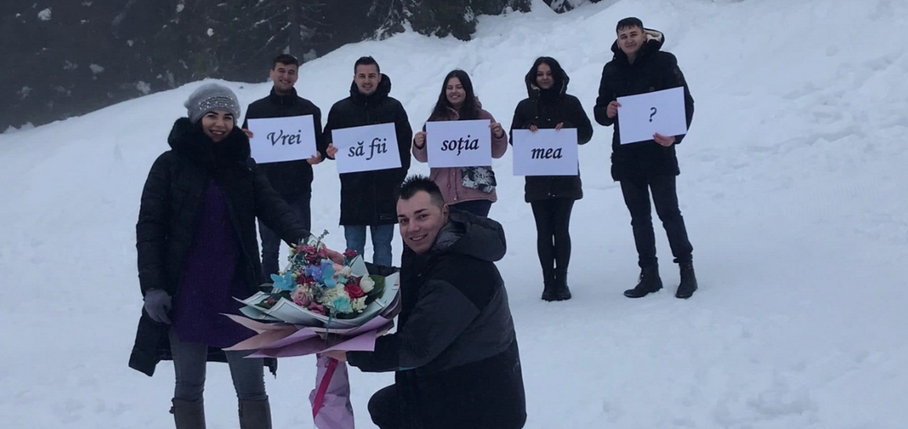 Un clujean și-a cerut iubita în căsătorie pe pârtia din Apuseni.