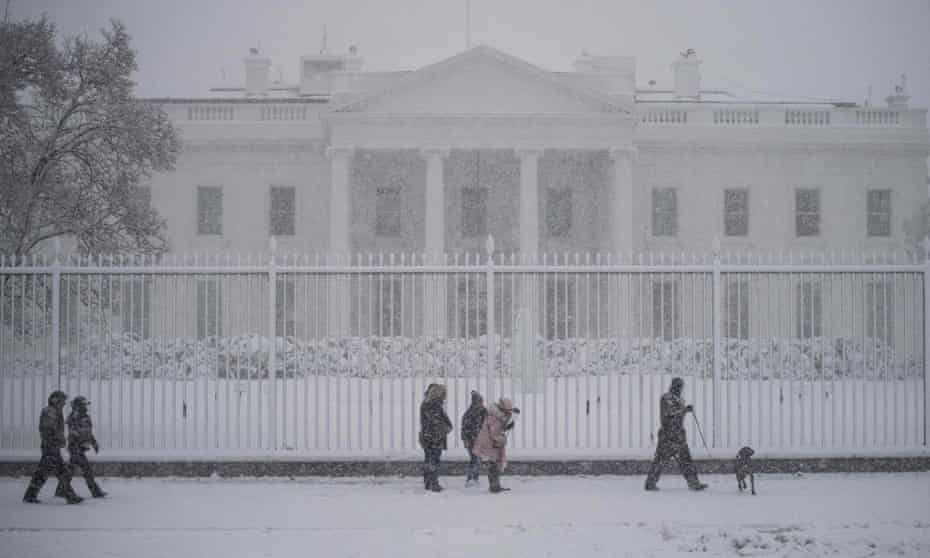 O furtună de zăpadă puternică a blocat Washington. Peste 3.000 de zboruri