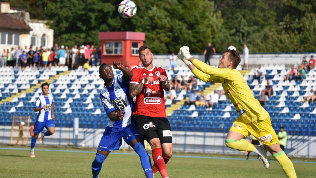 George Micle în partida cu Poli Iași din Liga a 2-a.