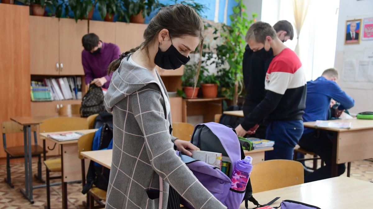 Elevii anunță că vor ataca în instanţă ordinul care modifică pragul de acordare a burselor de merit