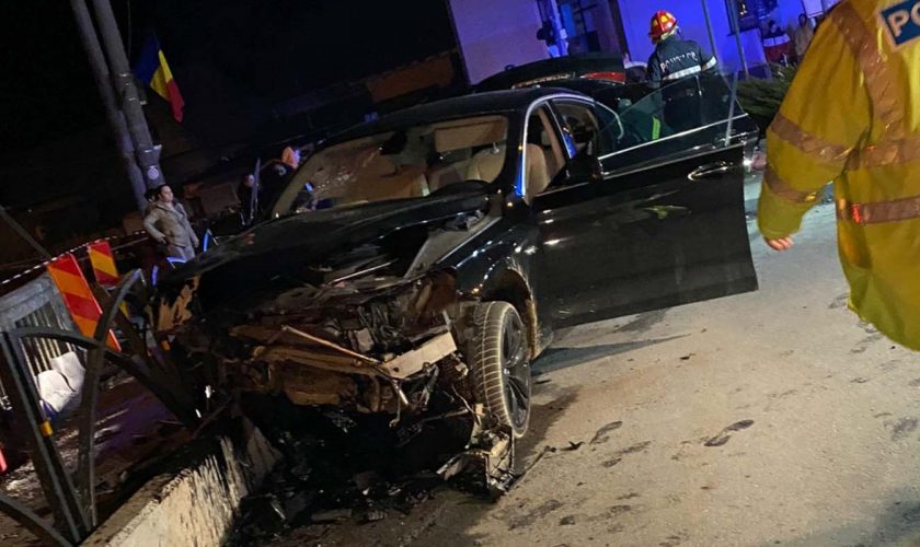 Mașina a suferit o serie de avarii în urma accidentului