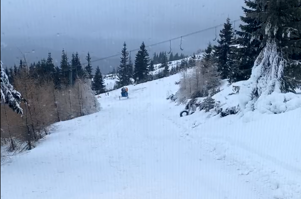 La Băișoara s-a așternut un nou strat de zăpadă. Iubitorii sportului de iarnă sunt așteptați pe pârtii. VIDEO/ Captură ecran