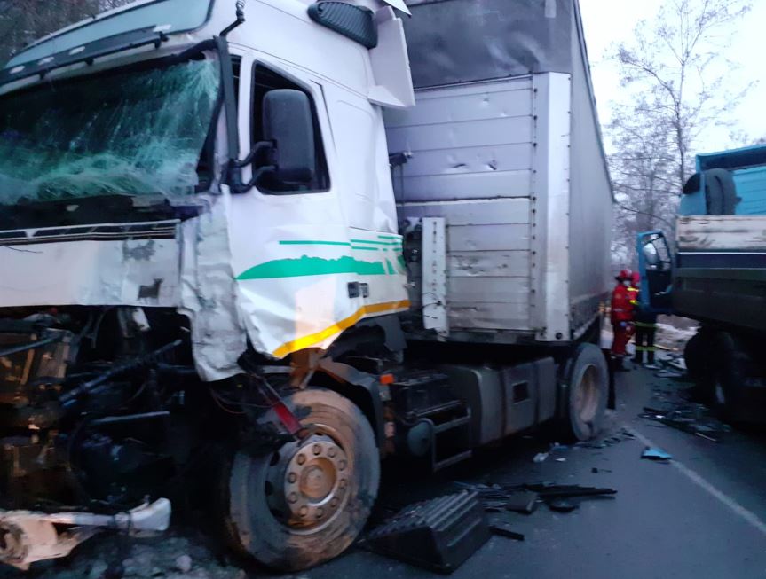 Accident cu două TIR-uri implicate