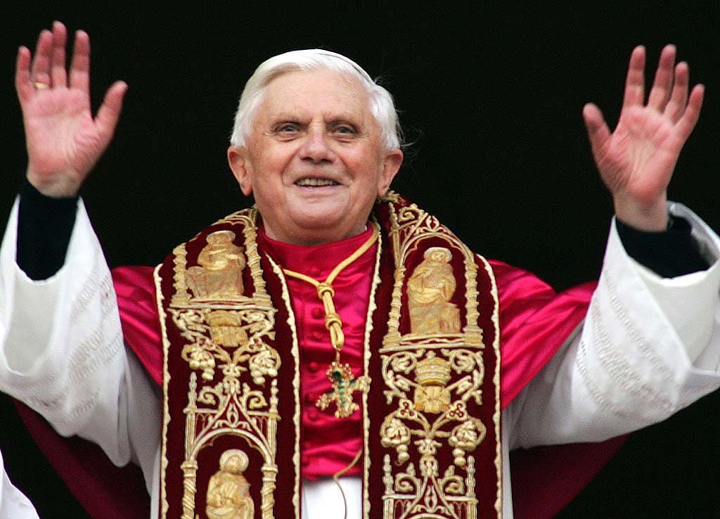 Fostul papă Benedict XVI este acuzat că a știut de abuzurile preoților din subordinea sa asupra copiilor și nu a făcut nimic