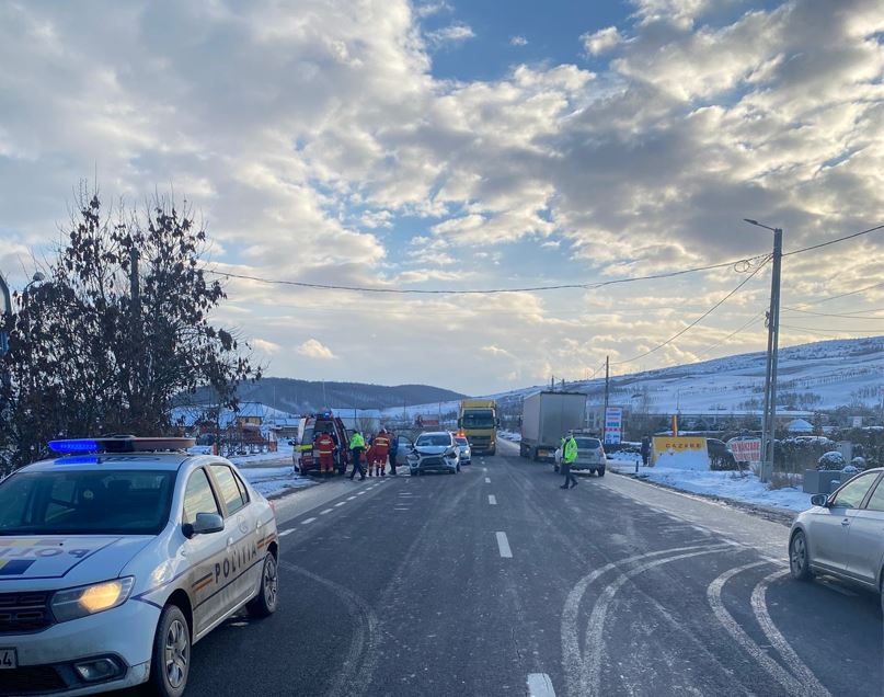 Accident între un TIR și o mașină în Mintiu Gherlii!