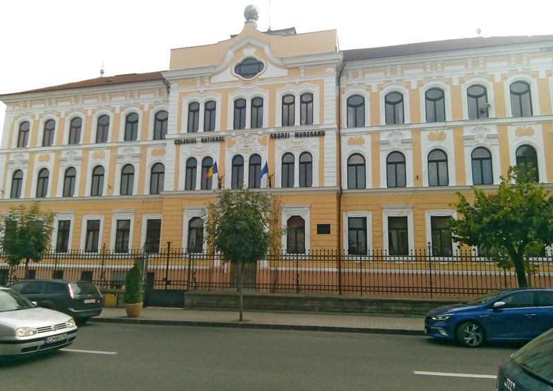 Elevii de la „Andrei Mureșanu” vor merge fizic la ore.