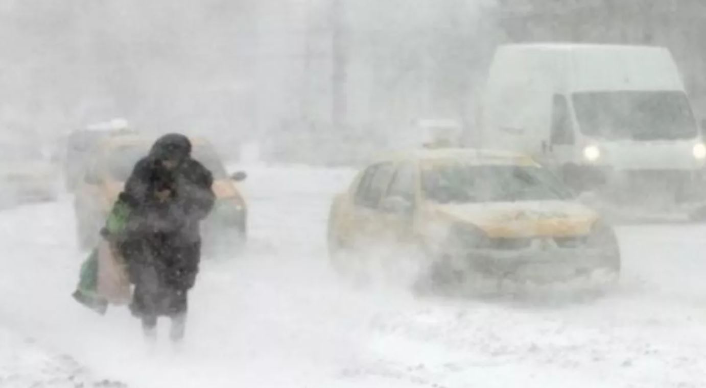 COD GALBEN de vânt puternic în Cluj! Rafale de 100 km/h care spulberă zăpada și scad vizibilitatea