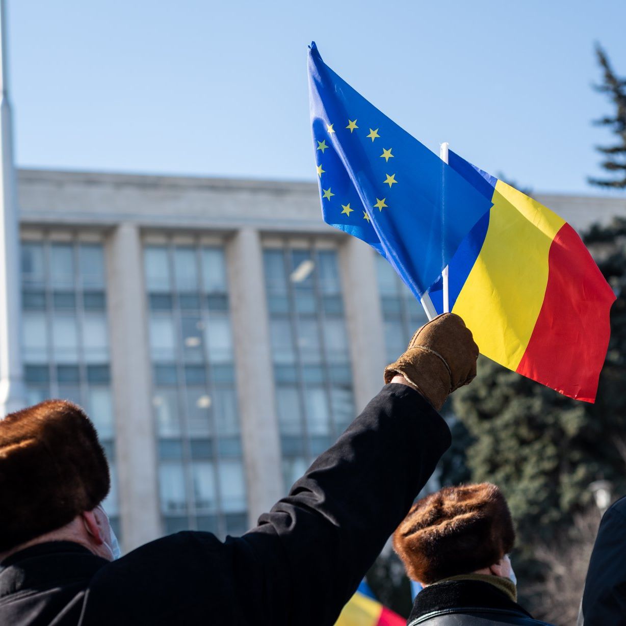 Majoritatea românilor își pun speranțele în Vest și resping Rusia