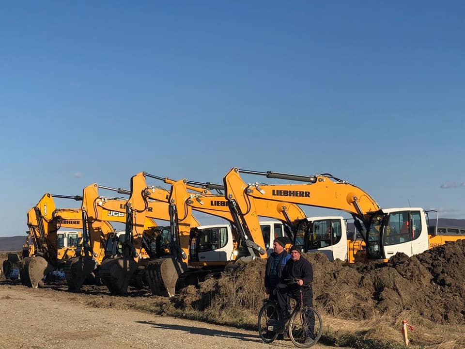 Constructorul de pe A3 Nădășelu-Zimbor și-a mutat utilajele la Dunăre