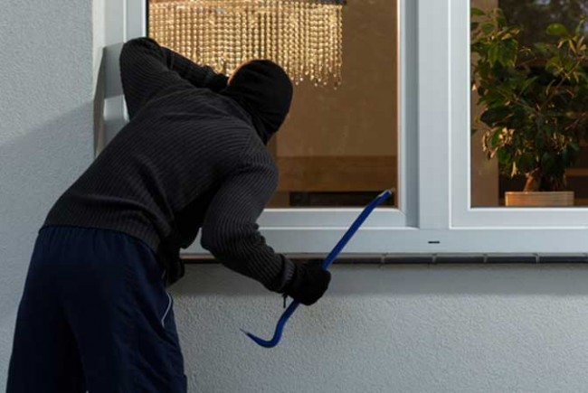 Un bărbat a furat 10.000 de lei din mai multe case din Cluj-Napoca.