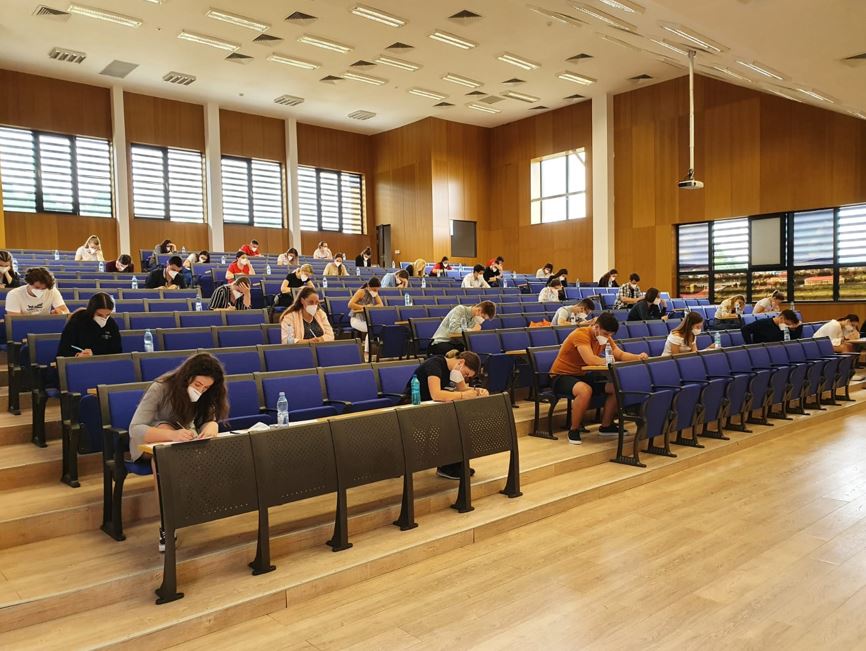 UMF „Iuliu Hațieganu” Cluj-Napoca organizează cursuri de pregătire și examen de simulare a admiterii