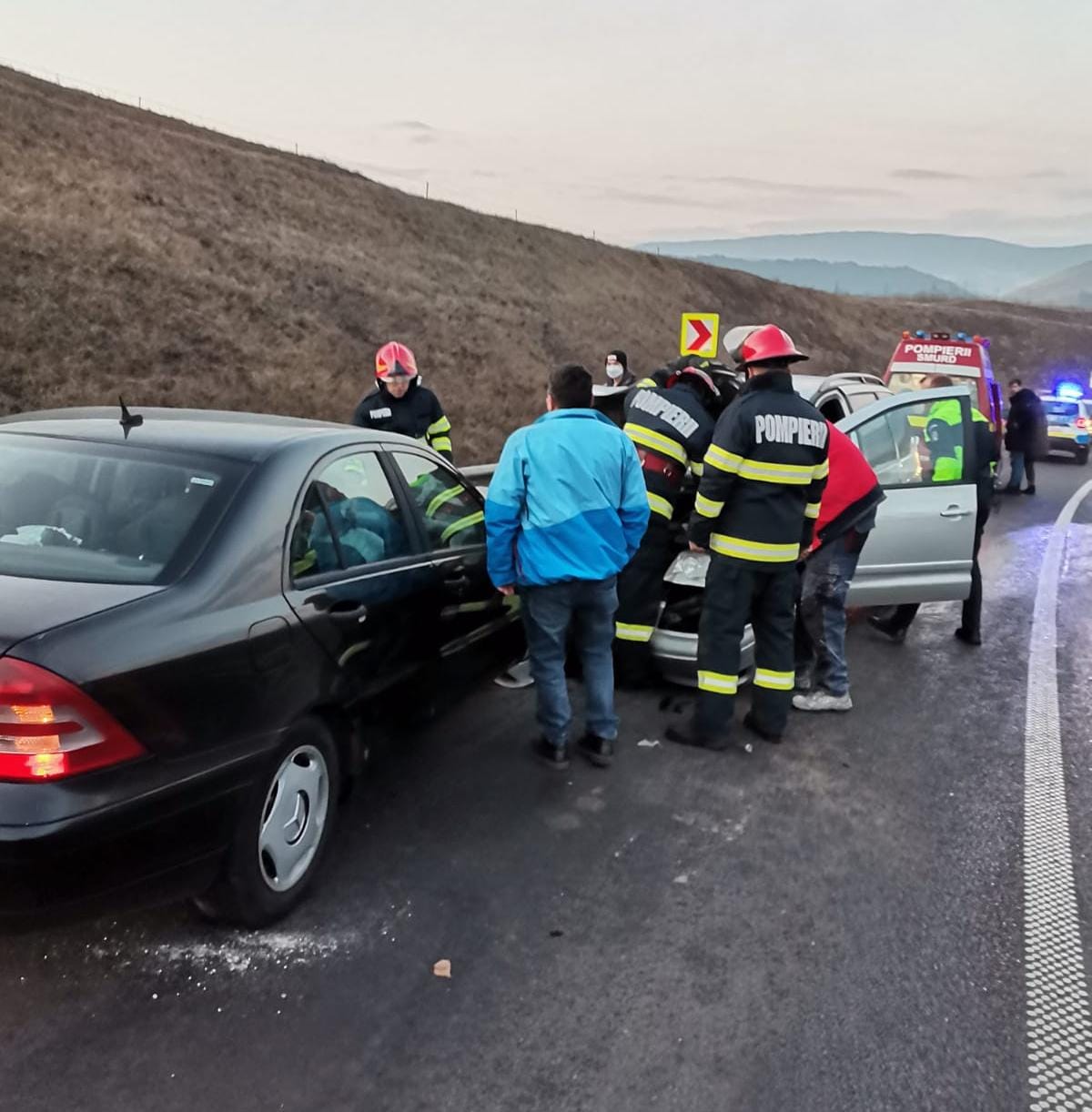 Accident la urcarea pe A3! Trei persoane