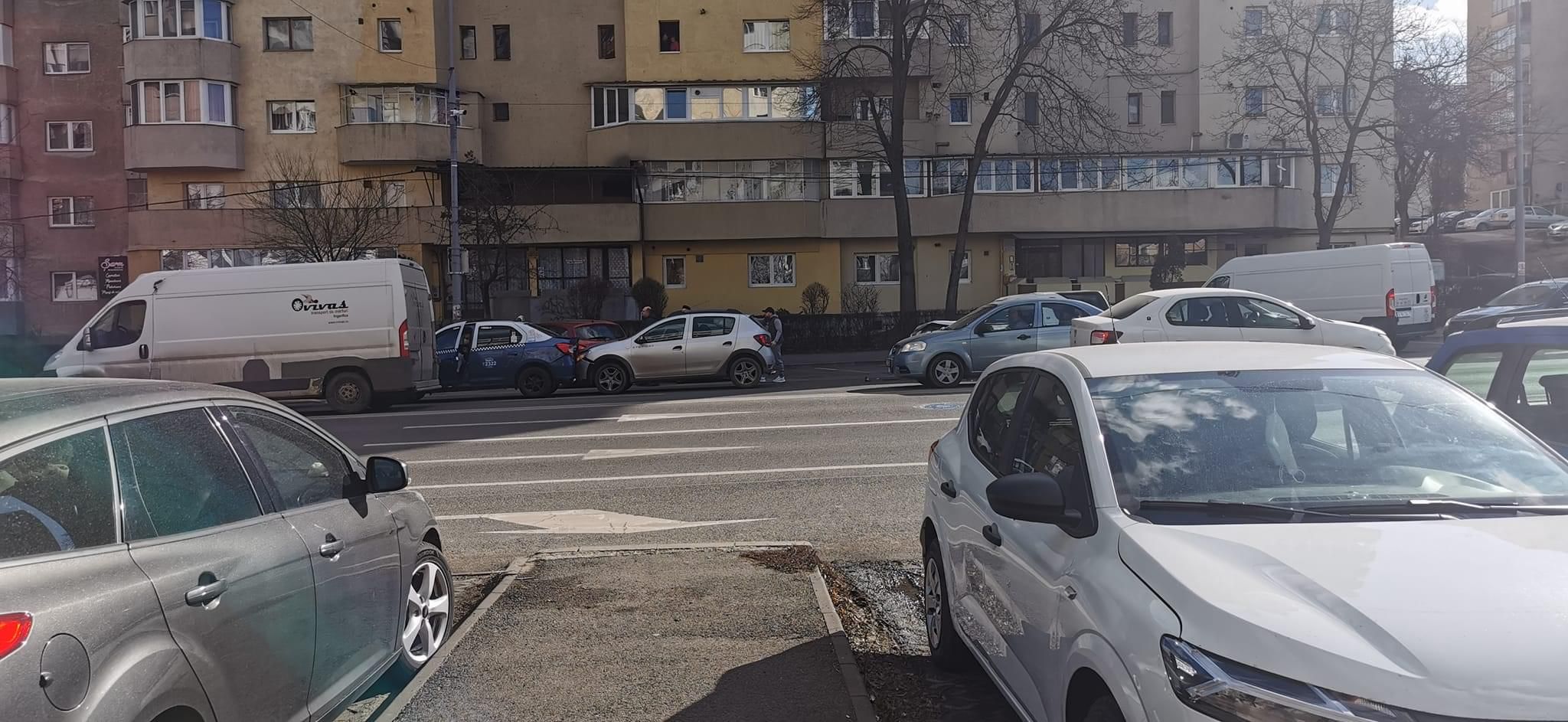 Accident pe Calea Florești din Cluj-Napoca! Patru mașini au fost avariate