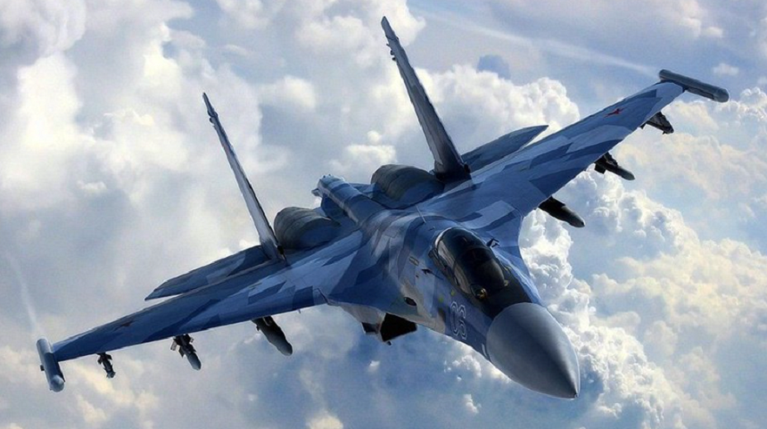 Un avion ucrainean Suhoi 27 a aterizat în regim de URGENȚĂ la Bacău