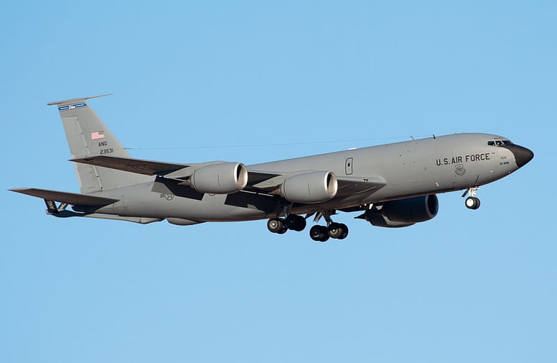 Ce au auzit clujenii miercuri noaptea deasupra capului? Un avion Stratotanker al armatei americane a „făcut zonă” câteva ore deasupra Transilvaniei