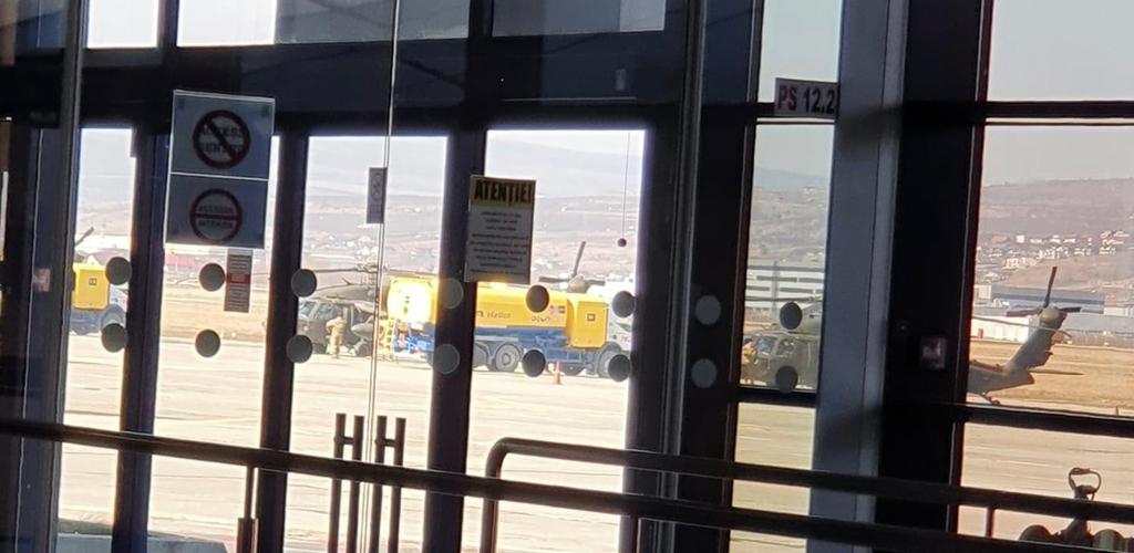 Patru elicoptere BlackHawk au aterizat pe Aeroportul din Cluj