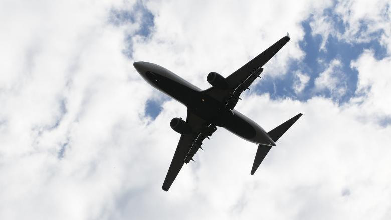 Uniunea Europeană își închide spațiul aerian pentru avioanele rusești și finanțează livrarea de armament în Ucraina