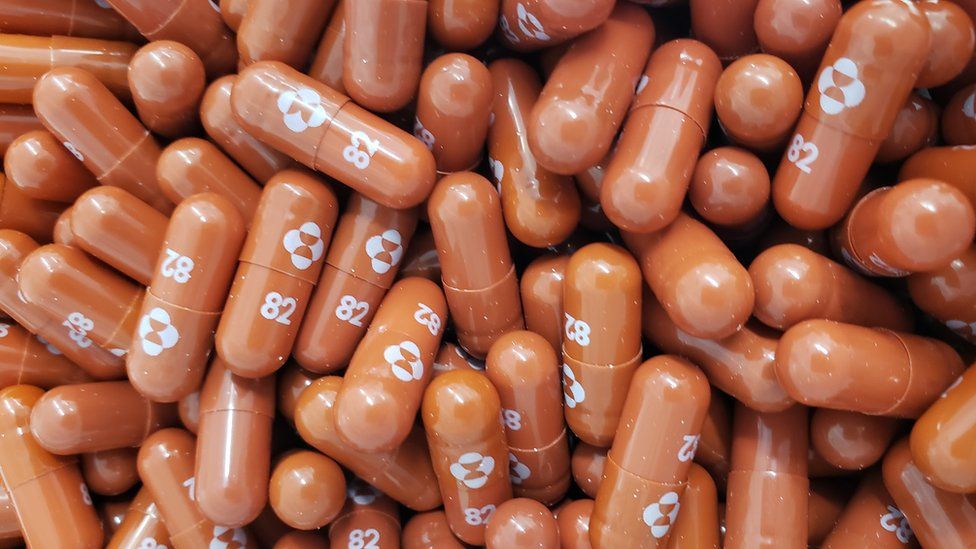 OMS recomandă pastila anti-COVID-19 produsă de Merck DOAR unui anumit grup de pacienți