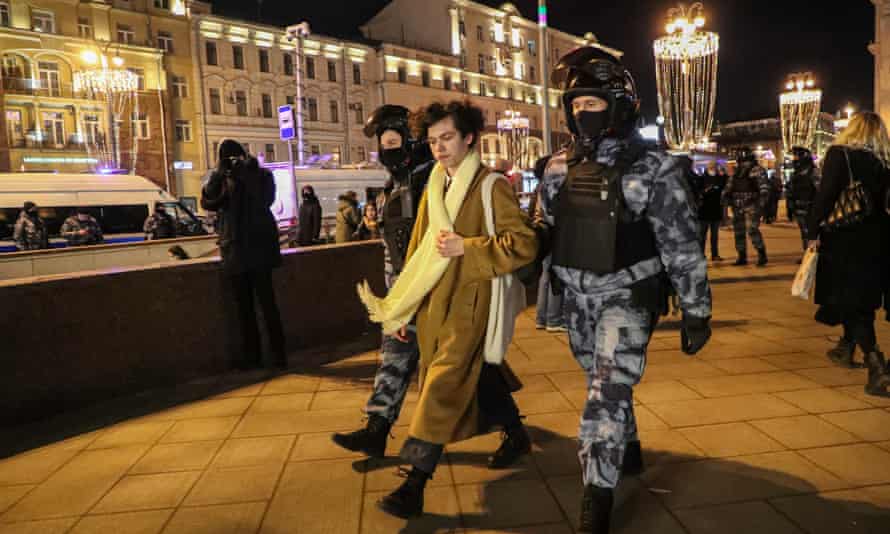Peste 4.600 de persoane arestate în Rusia
