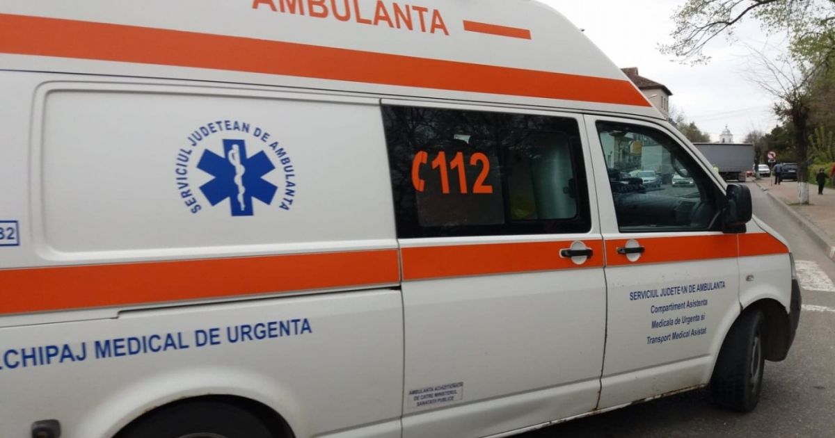 Un bărbat a MURIT după ce a fost lovit de un panou în Călățele