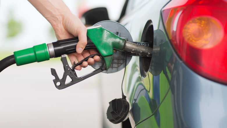 Benzina a trecut pragul 8 lei/litru