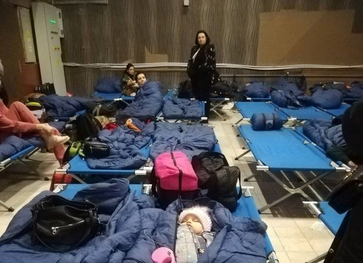 Țara arde și baba se piaptănă. Deși s-a pregătit centru pentru refugiați la Gară