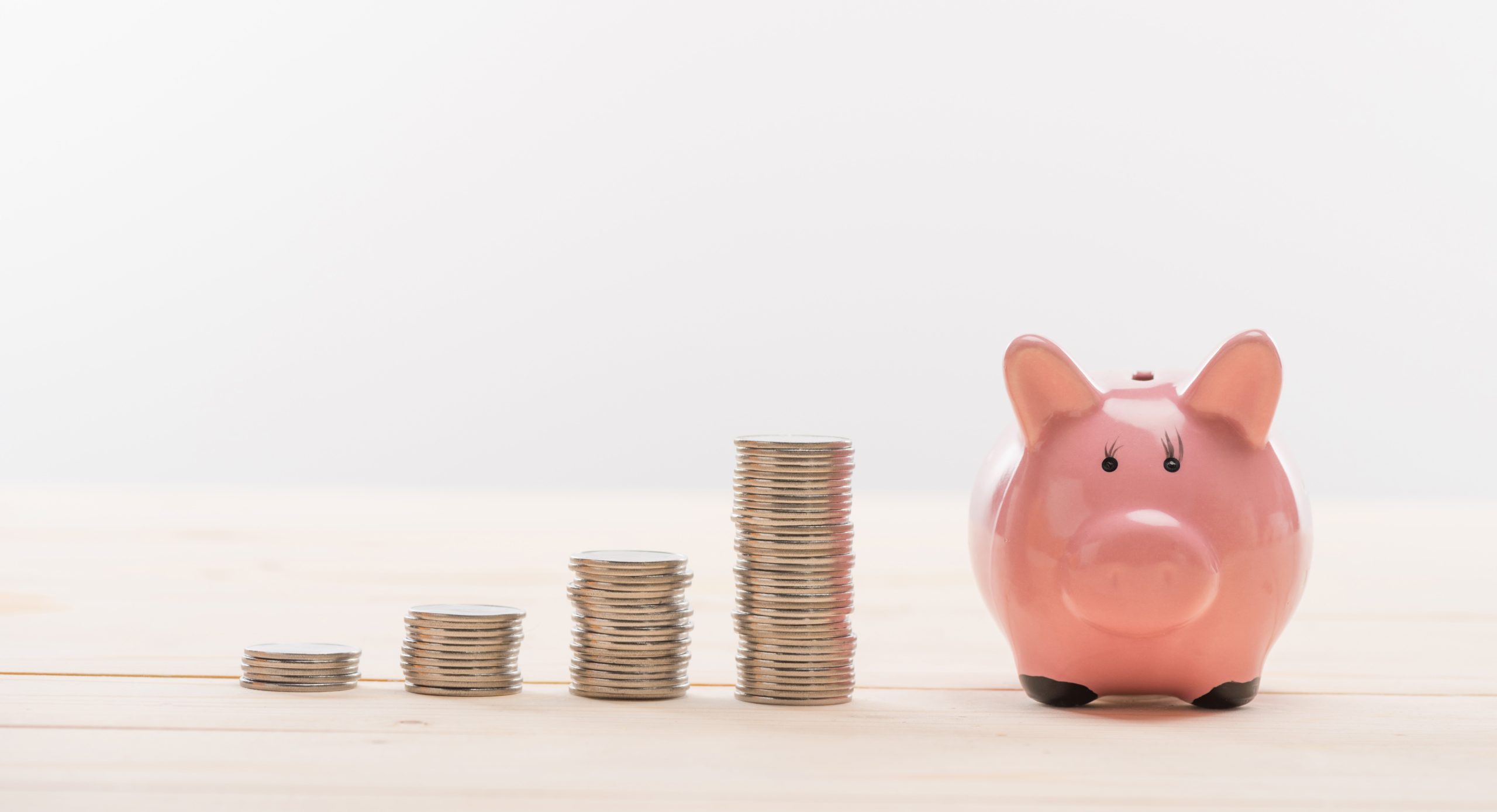 Salariul mediu net pe economie a scăzut cu 4