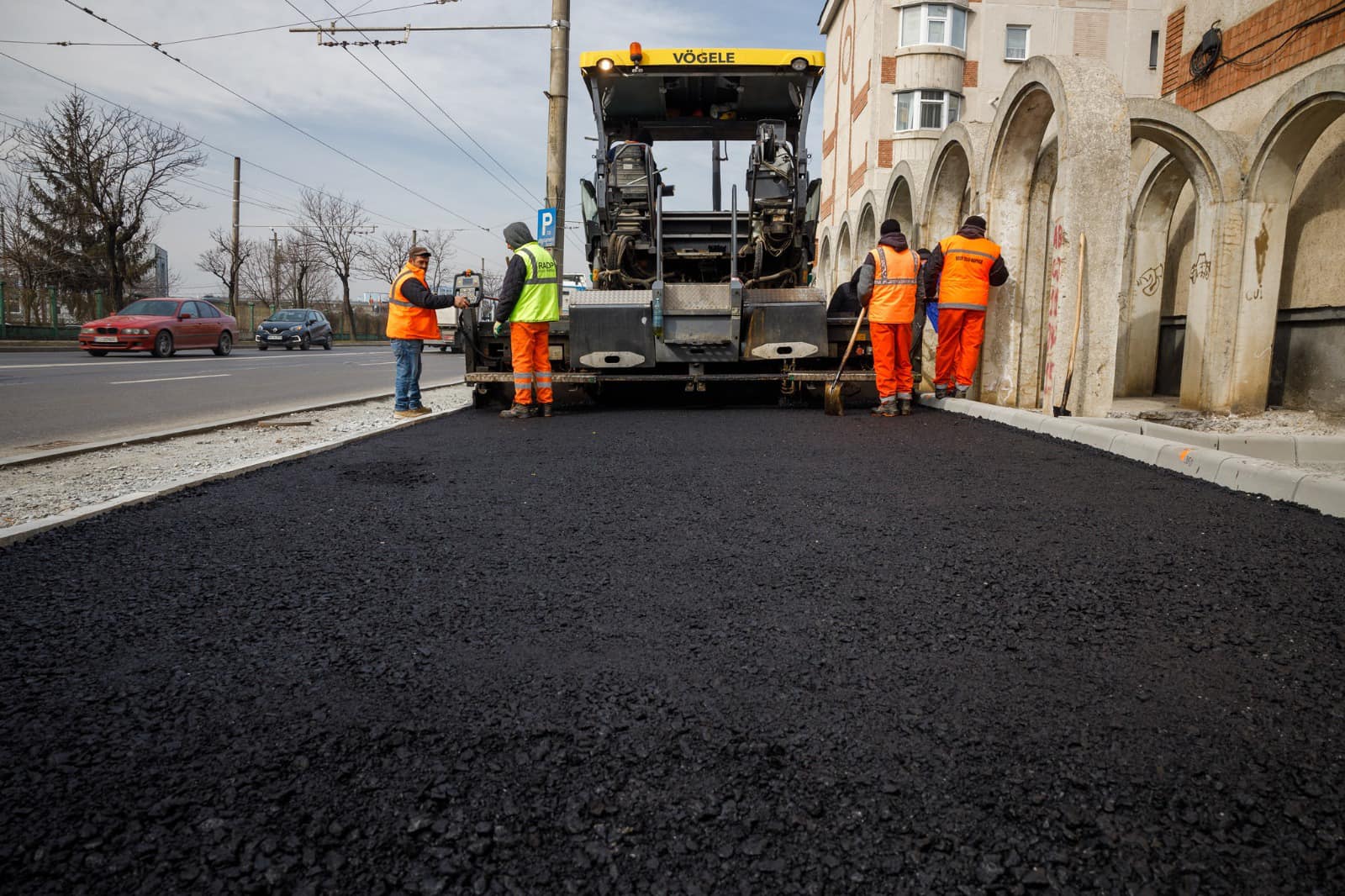 Se asfaltează mai multe străzi din Cluj-Napoca