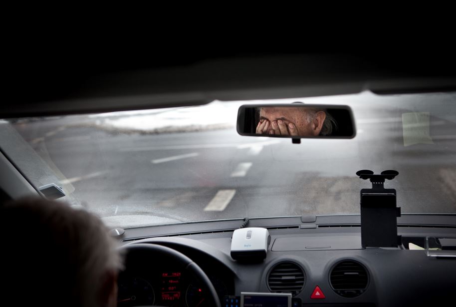 Un șofer de 69 de ani a produs un accident pe calea ferată din Dej. Era beat și a intrat pe contrasens