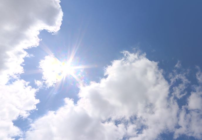 Vremea în Cluj în următoarele trei zile. Clujenii au parte de un weekend cu mult soare/Sursă foto: captură hdri-skies.com