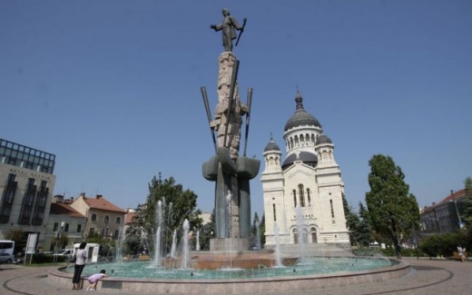 Primarul Emil Boc a anunțat încă din martie 2021 că un concurs de soluții va fi organizat pentru reamenajarea Pieței Avram Iancu